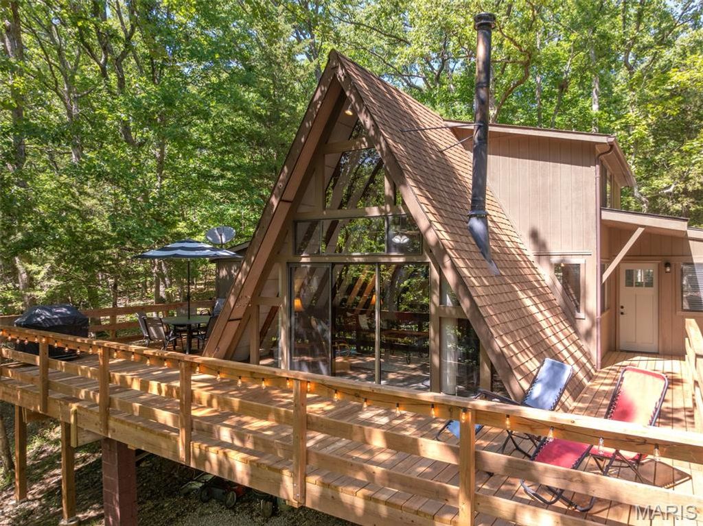 962 Woodlake Drive, Innsbrook, MO 63390