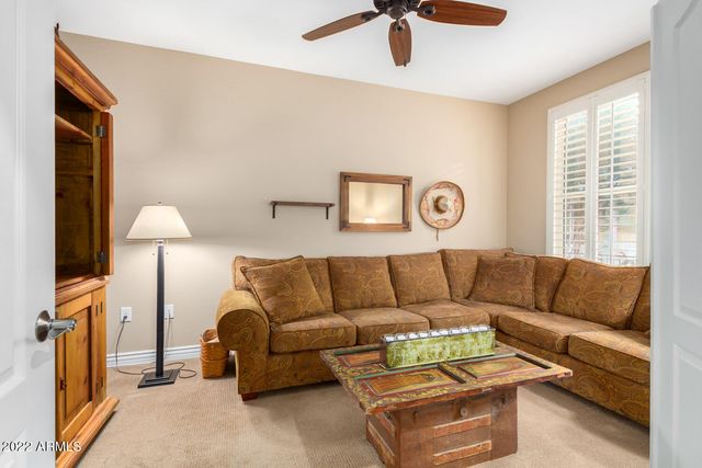 2425 W BRONCO BUTTE Trail 1049, Phoenix, AZ 85085