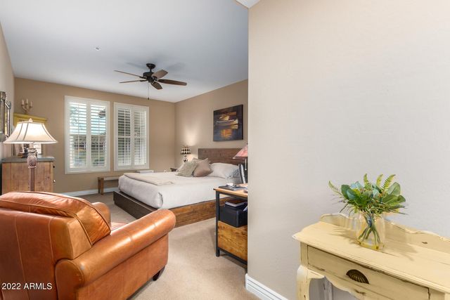 2425 W BRONCO BUTTE Trail 1049, Phoenix, AZ 85085