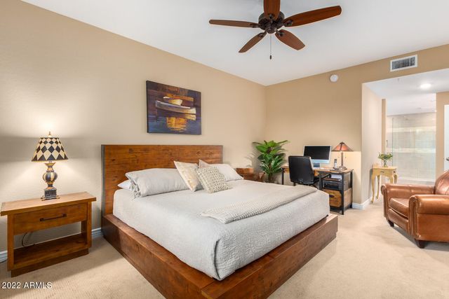 2425 W BRONCO BUTTE Trail 1049, Phoenix, AZ 85085