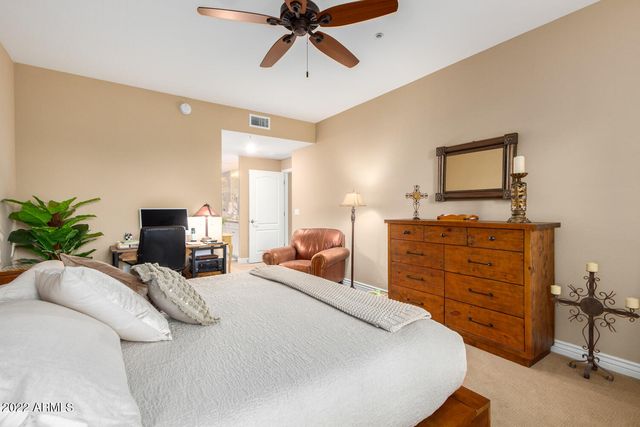 2425 W BRONCO BUTTE Trail 1049, Phoenix, AZ 85085