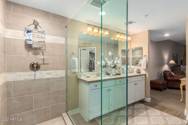 2425 W BRONCO BUTTE Trail 1049, Phoenix, AZ 85085