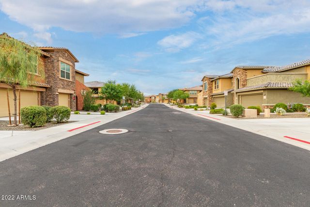 2425 W BRONCO BUTTE Trail 1049, Phoenix, AZ 85085