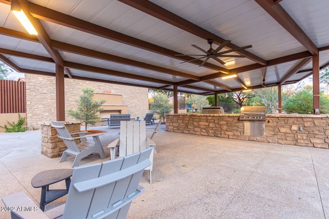 2425 W BRONCO BUTTE Trail 1049, Phoenix, AZ 85085