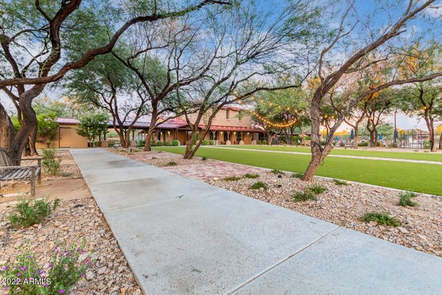 2425 W BRONCO BUTTE Trail 1049, Phoenix, AZ 85085