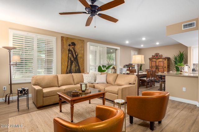 2425 W BRONCO BUTTE Trail 1049, Phoenix, AZ 85085