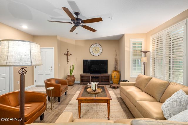 2425 W BRONCO BUTTE Trail 1049, Phoenix, AZ 85085