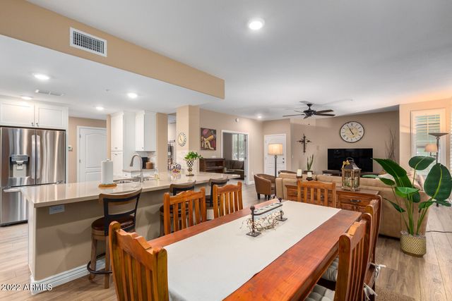 2425 W BRONCO BUTTE Trail 1049, Phoenix, AZ 85085