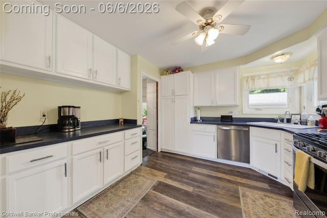 373 Tilmor Drive, Waterford, MI 48328