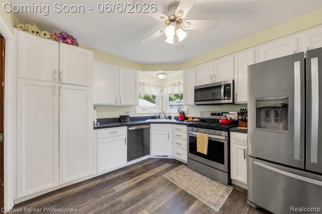373 Tilmor Drive, Waterford, MI 48328