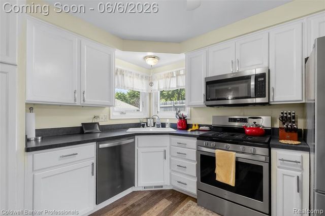 373 Tilmor Drive, Waterford, MI 48328