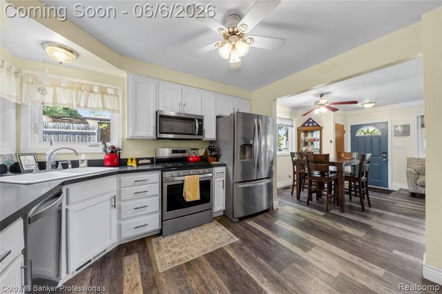 373 Tilmor Drive, Waterford, MI 48328