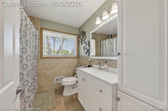 373 Tilmor Drive, Waterford, MI 48328