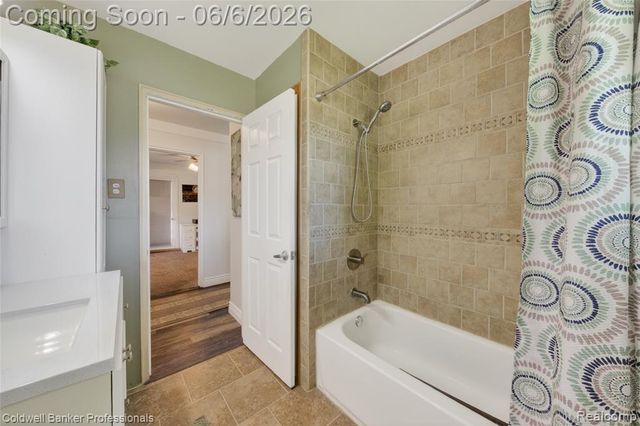 373 Tilmor Drive, Waterford, MI 48328