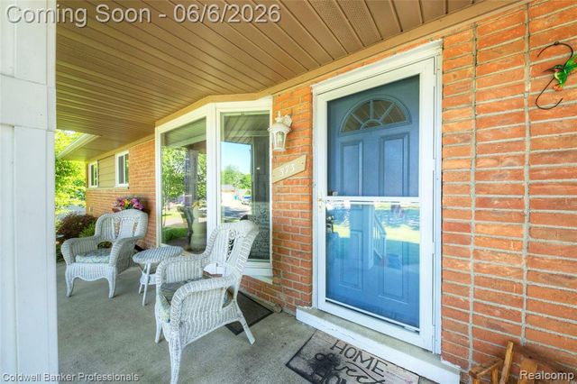 373 Tilmor Drive, Waterford, MI 48328