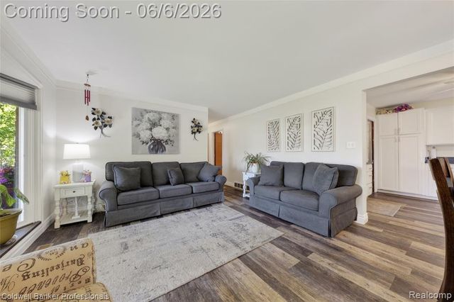 373 Tilmor Drive, Waterford, MI 48328
