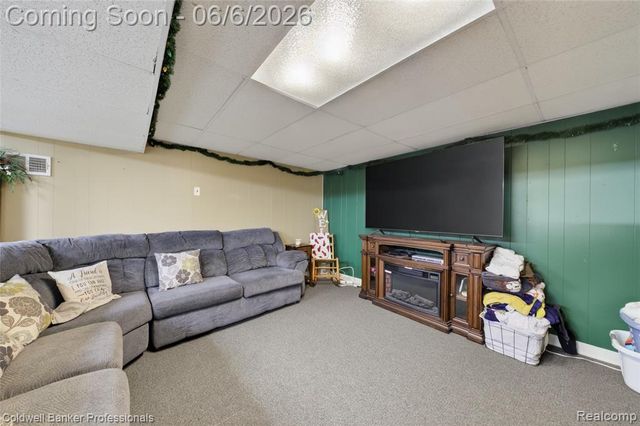373 Tilmor Drive, Waterford, MI 48328