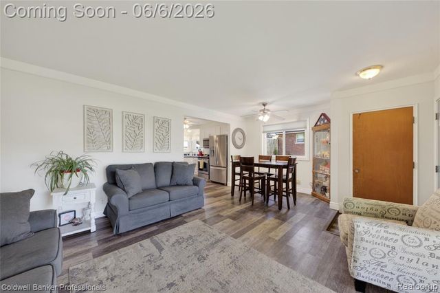 373 Tilmor Drive, Waterford, MI 48328