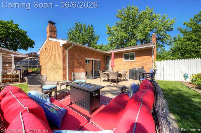373 Tilmor Drive, Waterford, MI 48328