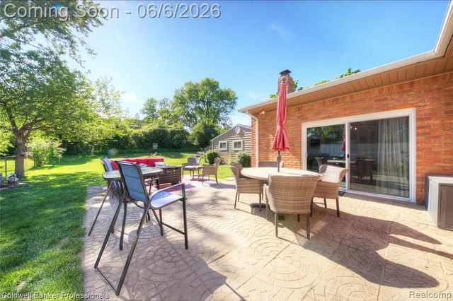 373 Tilmor Drive, Waterford, MI 48328