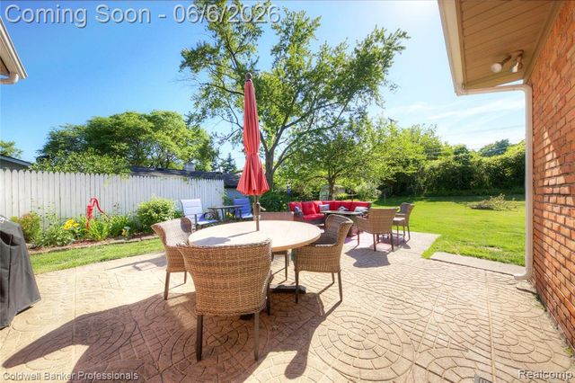 373 Tilmor Drive, Waterford, MI 48328