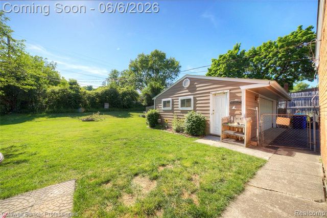 373 Tilmor Drive, Waterford, MI 48328