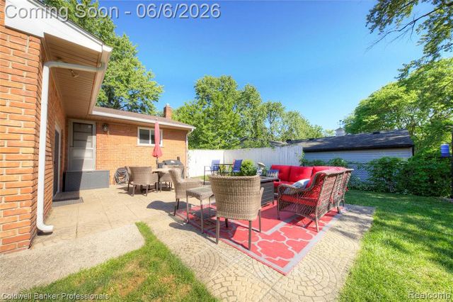 373 Tilmor Drive, Waterford, MI 48328
