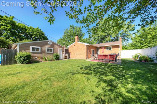 373 Tilmor Drive, Waterford, MI 48328