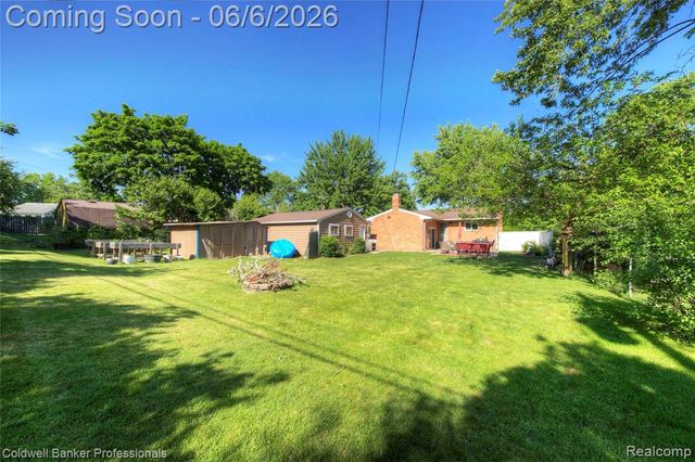 373 Tilmor Drive, Waterford, MI 48328