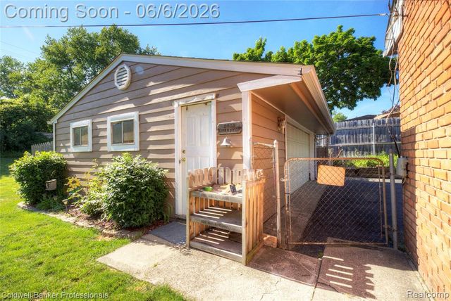 373 Tilmor Drive, Waterford, MI 48328