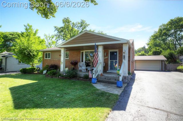 373 Tilmor Drive, Waterford, MI 48328