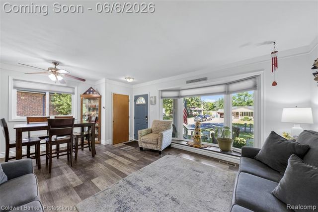 373 Tilmor Drive, Waterford, MI 48328