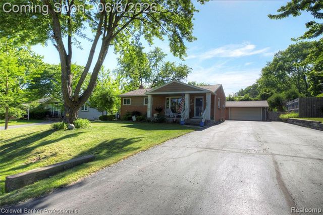 373 Tilmor Drive, Waterford, MI 48328