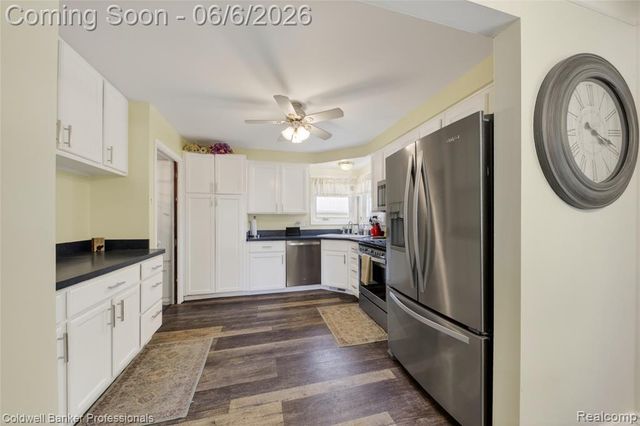 373 Tilmor Drive, Waterford, MI 48328