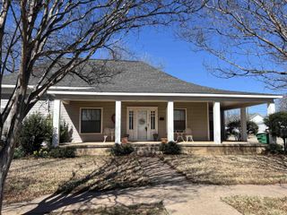 316 E SPRING STREET, Henrietta, TX 76365