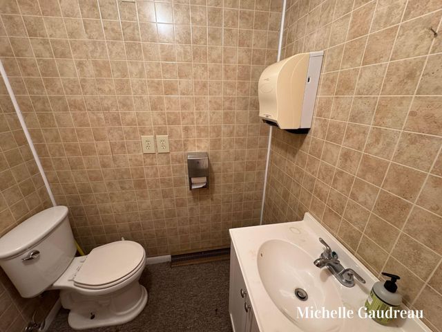 116 W Main Street Se, Caledonia Vlg, MI 49316