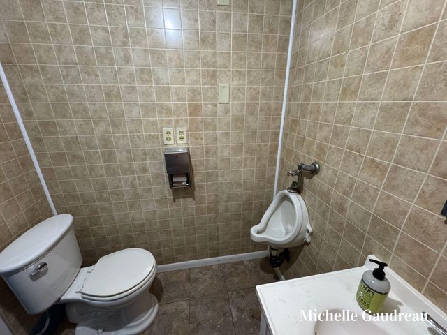 116 W Main Street Se, Caledonia Vlg, MI 49316