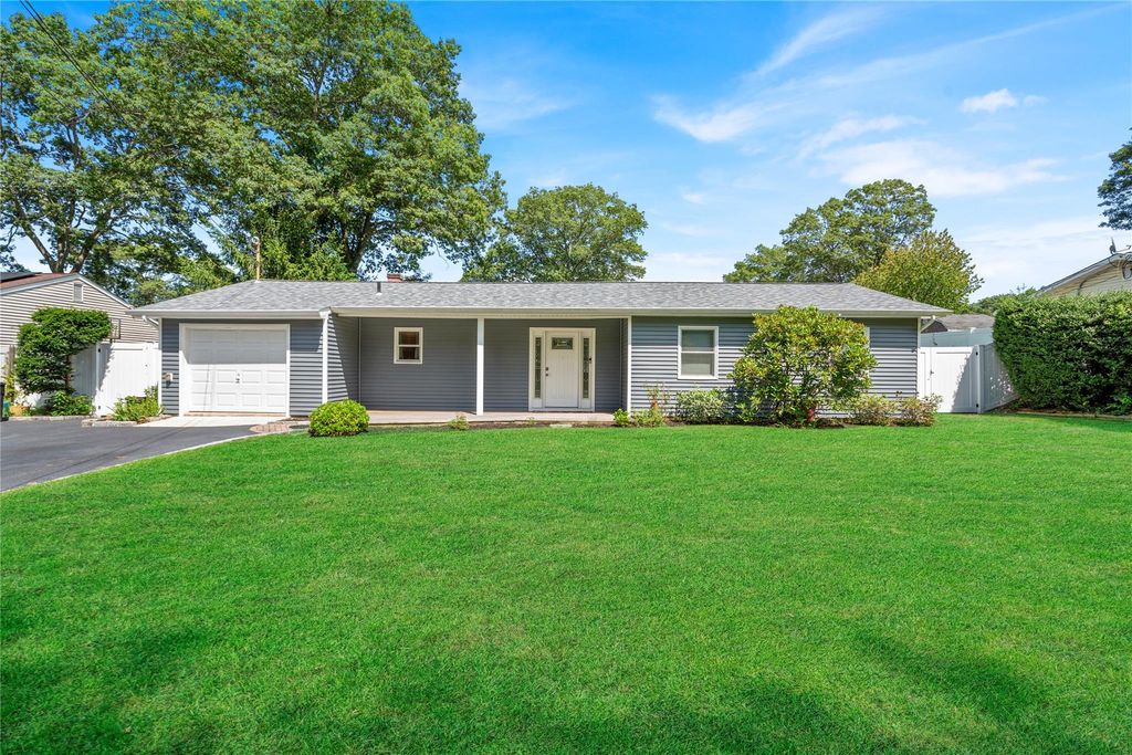 61 Brookhaven Drive, Rocky Point, NY 11778