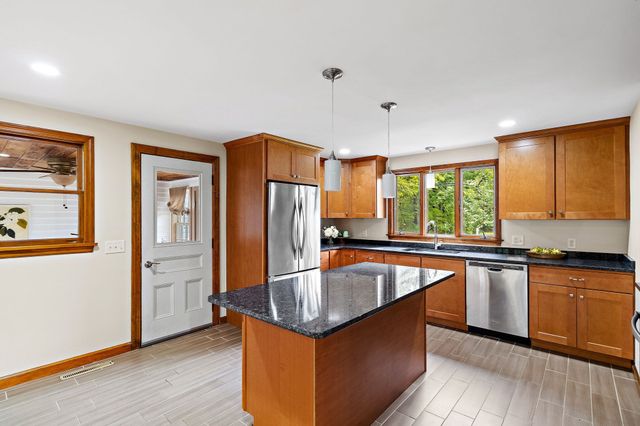 217 Hudson Rd, Stow, MA 01775