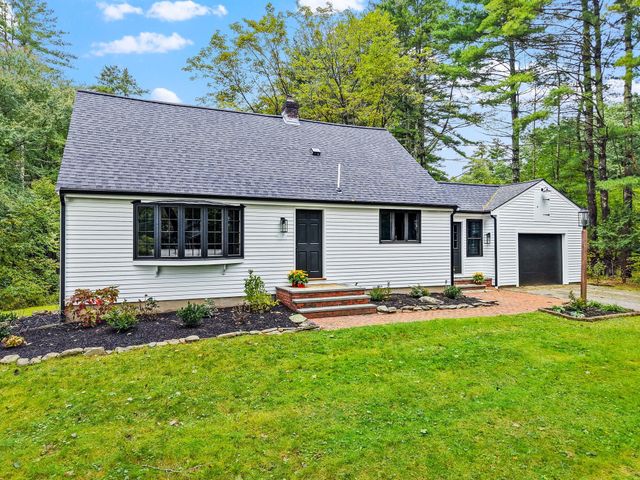217 Hudson Rd, Stow, MA 01775