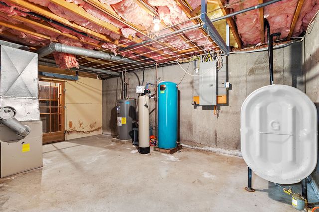 217 Hudson Rd, Stow, MA 01775