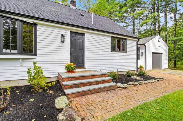 217 Hudson Rd, Stow, MA 01775