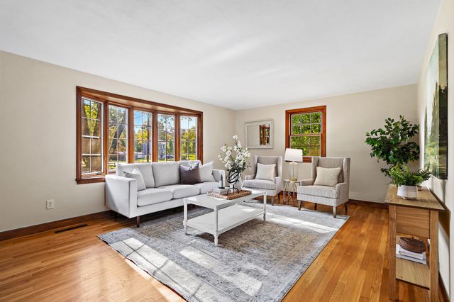 217 Hudson Rd, Stow, MA 01775
