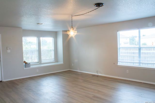 6903 Pecan Fall, Converse, TX 78109