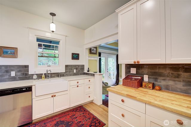 7418 8th Avenue NW, Seattle, WA 98117