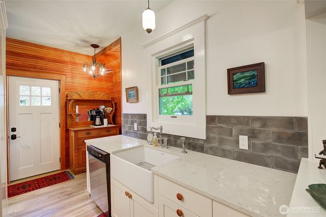 7418 8th Avenue NW, Seattle, WA 98117