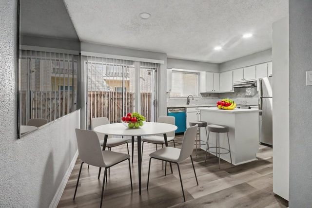 3919 Fairmont Parkway 113, Pasadena, TX 77504