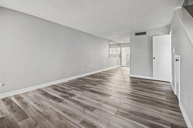 3919 Fairmont Parkway 113, Pasadena, TX 77504