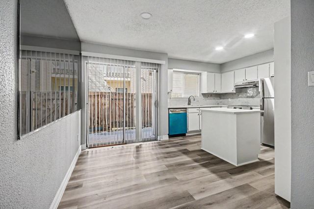 3919 Fairmont Parkway 113, Pasadena, TX 77504