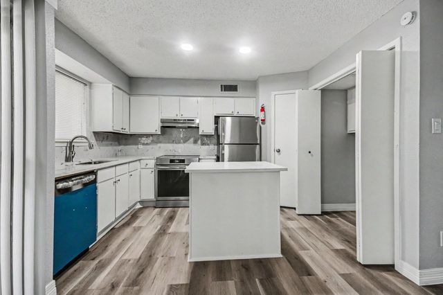 3919 Fairmont Parkway 113, Pasadena, TX 77504